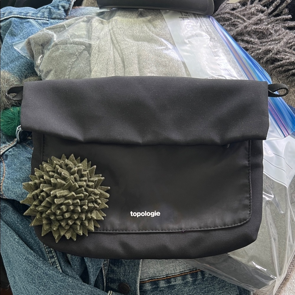 Topologie Black Men's Messenger Bag
